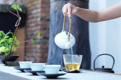 Was ist die ideale Wassertemperatur für die Zubereitung von Tee?